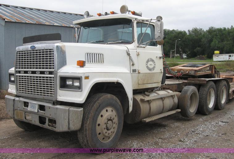 image for item 2647 1984 Ford Conventional LTL9000 semi truck