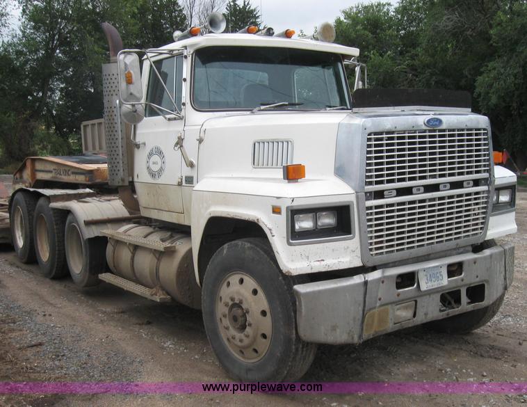 image for item 2647 1984 Ford Conventional LTL9000 semi truck