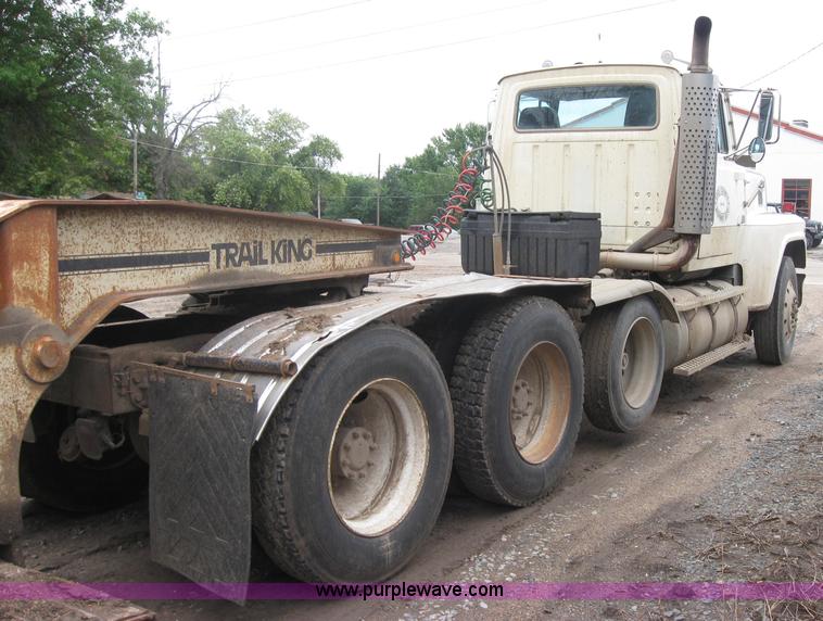 image for item 2647 1984 Ford Conventional LTL9000 semi truck