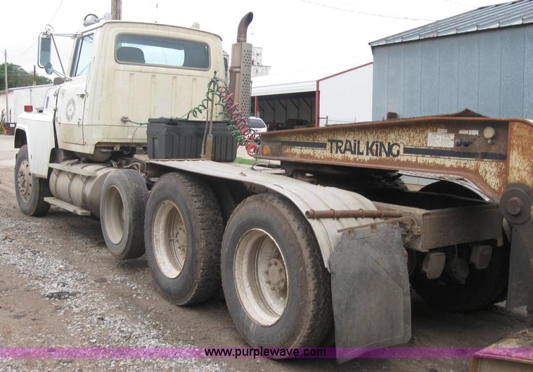 image for item 2647 1984 Ford Conventional LTL9000 semi truck