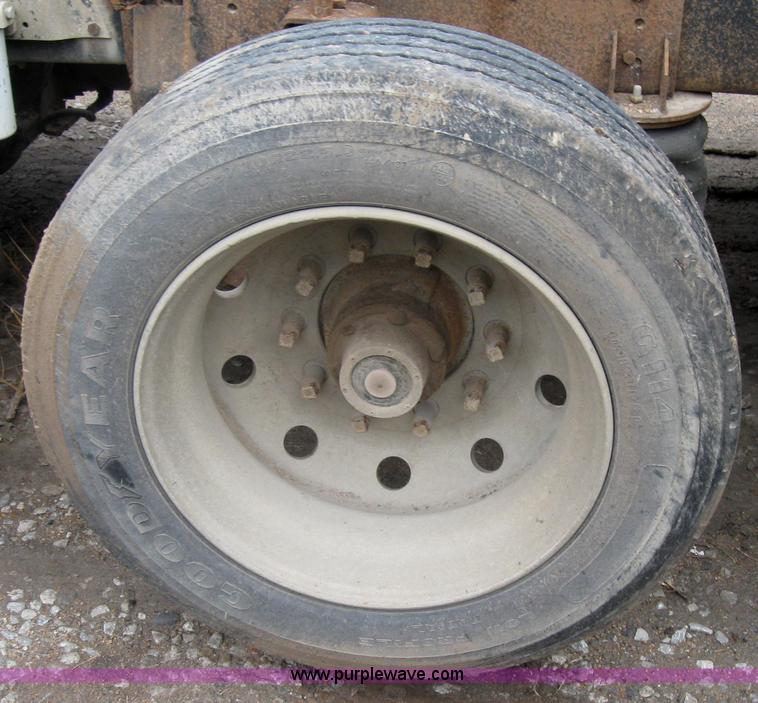 image for item 2647 1984 Ford Conventional LTL9000 semi truck