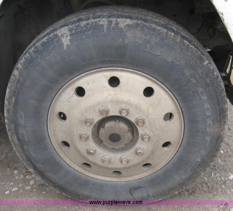 image for item 2647 1984 Ford Conventional LTL9000 semi truck