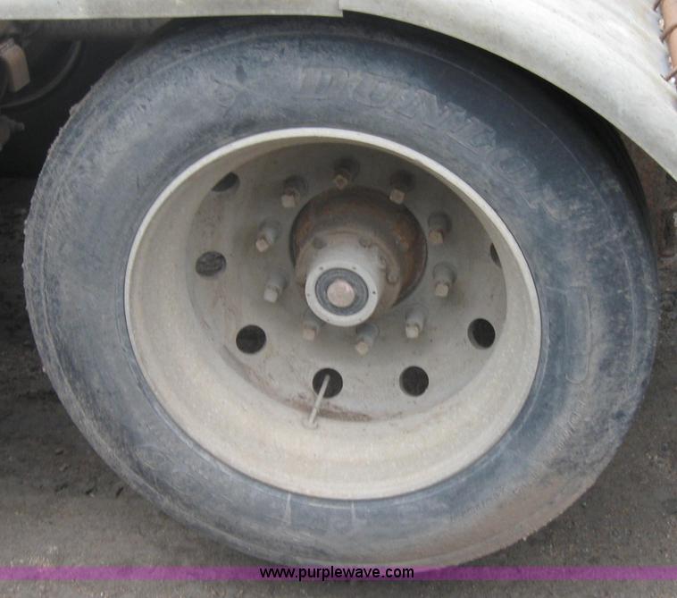 image for item 2647 1984 Ford Conventional LTL9000 semi truck