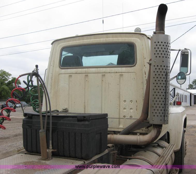 image for item 2647 1984 Ford Conventional LTL9000 semi truck