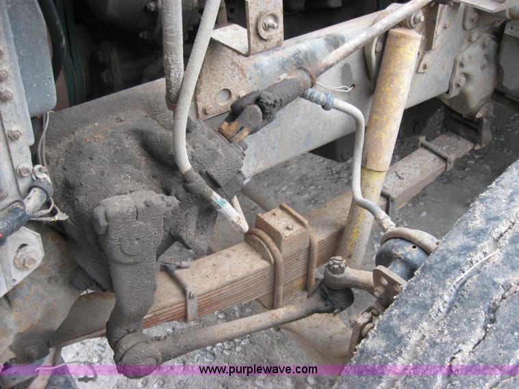 image for item 2647 1984 Ford Conventional LTL9000 semi truck