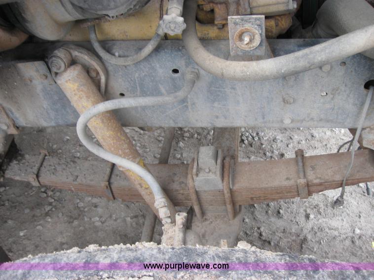 image for item 2647 1984 Ford Conventional LTL9000 semi truck