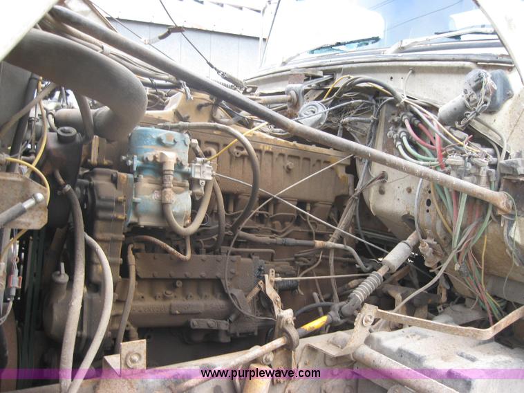 image for item 2647 1984 Ford Conventional LTL9000 semi truck