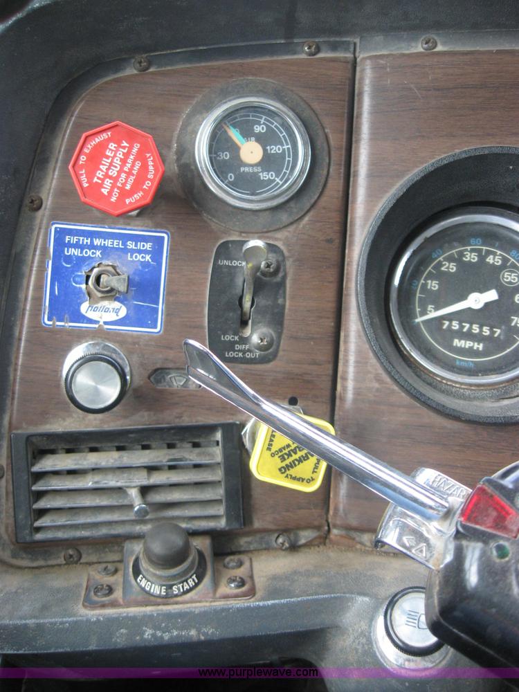 image for item 2647 1984 Ford Conventional LTL9000 semi truck