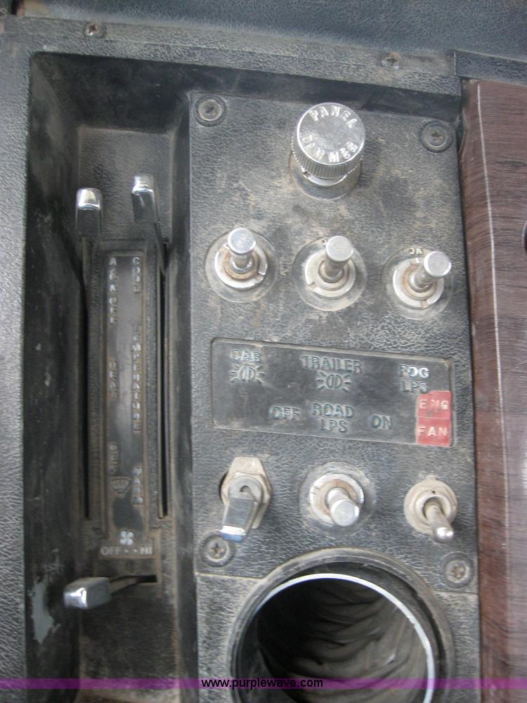 image for item 2647 1984 Ford Conventional LTL9000 semi truck