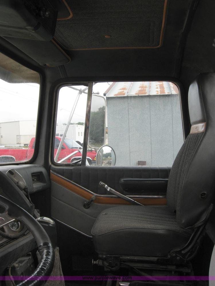 image for item 2647 1984 Ford Conventional LTL9000 semi truck