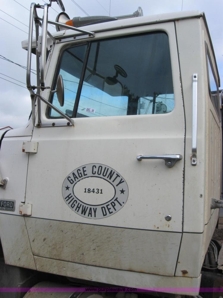 image for item 2647 1984 Ford Conventional LTL9000 semi truck