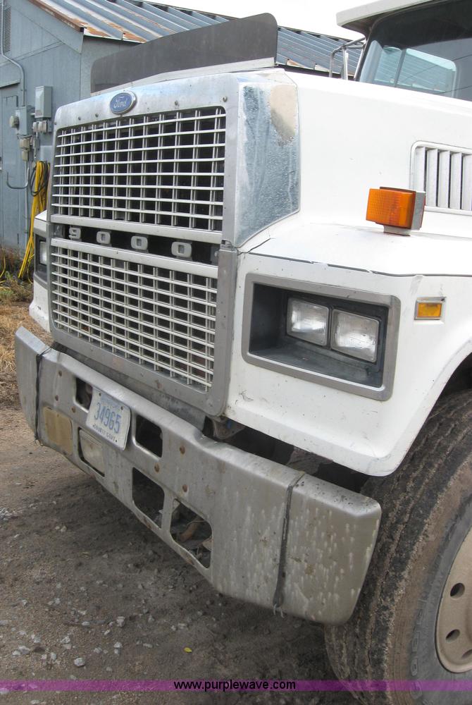image for item 2647 1984 Ford Conventional LTL9000 semi truck