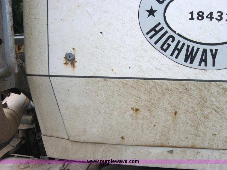 image for item 2647 1984 Ford Conventional LTL9000 semi truck