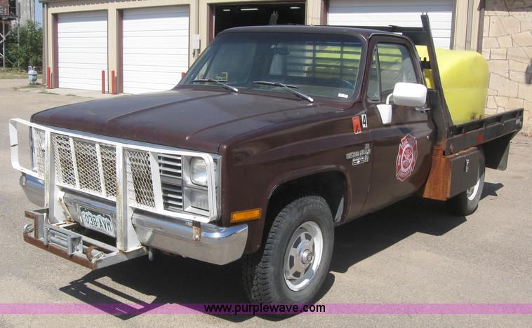image for item 2984 1983 Chevrolet K20 Custom Deluxe pickup truck