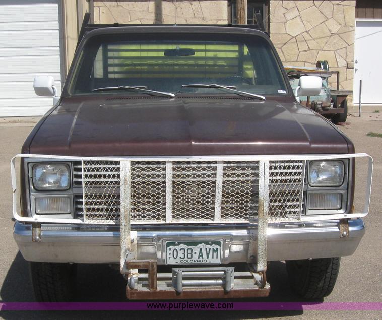 image for item 2984 1983 Chevrolet K20 Custom Deluxe pickup truck