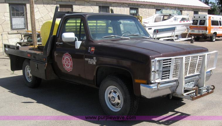 image for item 2984 1983 Chevrolet K20 Custom Deluxe pickup truck