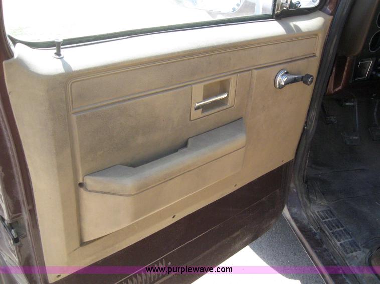 image for item 2984 1983 Chevrolet K20 Custom Deluxe pickup truck