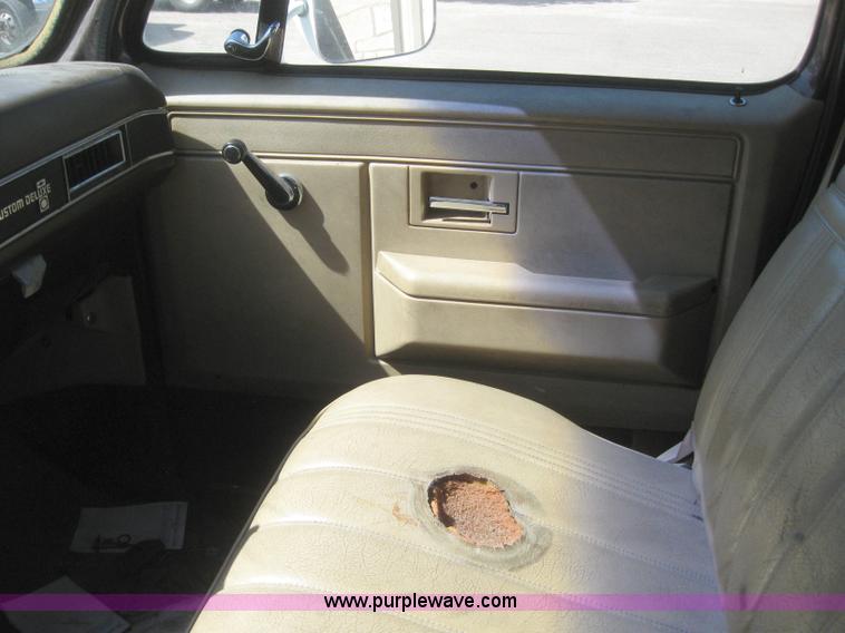 image for item 2984 1983 Chevrolet K20 Custom Deluxe pickup truck