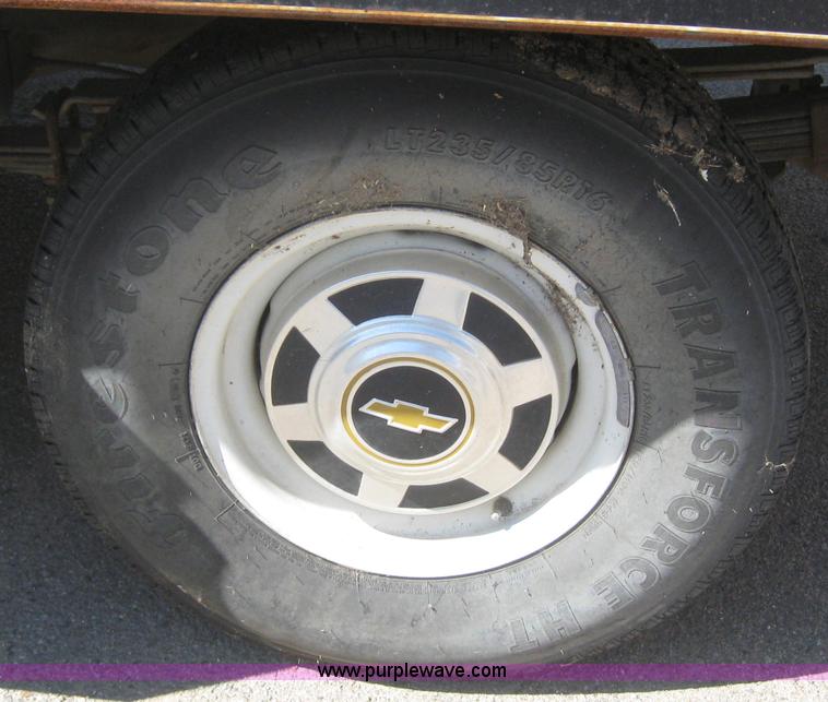 image for item 2984 1983 Chevrolet K20 Custom Deluxe pickup truck