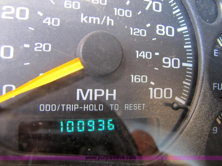 image for item 4649 2000 Chevrolet S10 pickup truck