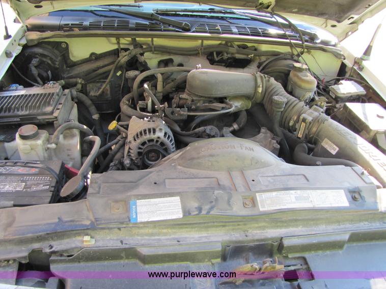 image for item 4649 2000 Chevrolet S10 pickup truck