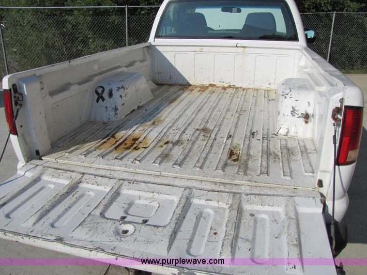 image for item 4649 2000 Chevrolet S10 pickup truck
