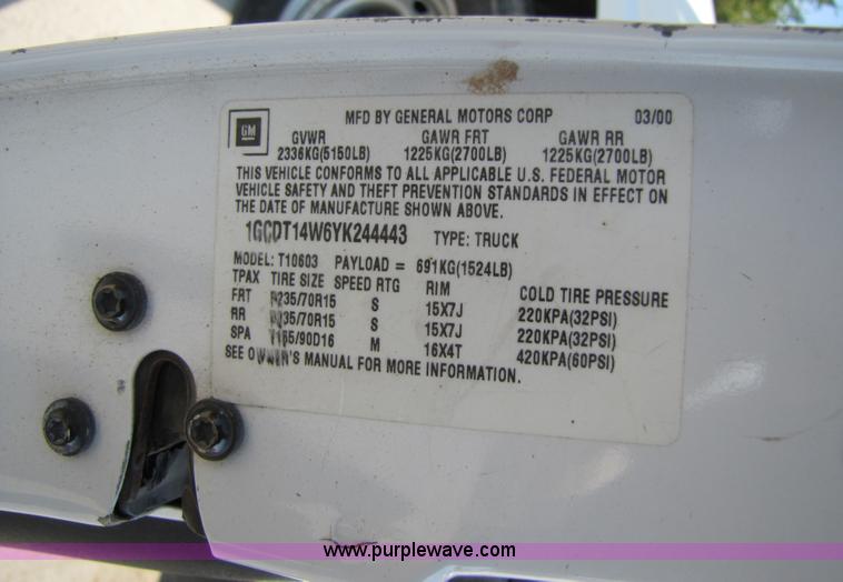 image for item 4649 2000 Chevrolet S10 pickup truck