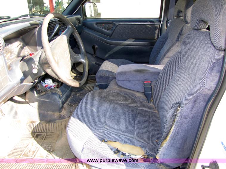 image for item 4650 1997 Chevrolet S10 LS extended cab pickup truck