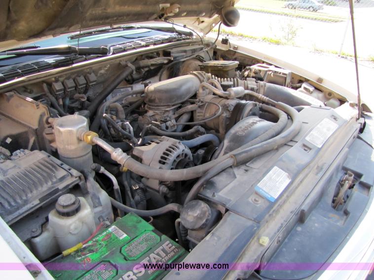 image for item 4650 1997 Chevrolet S10 LS extended cab pickup truck