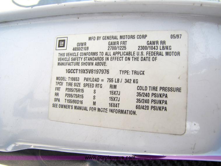 image for item 4650 1997 Chevrolet S10 LS extended cab pickup truck