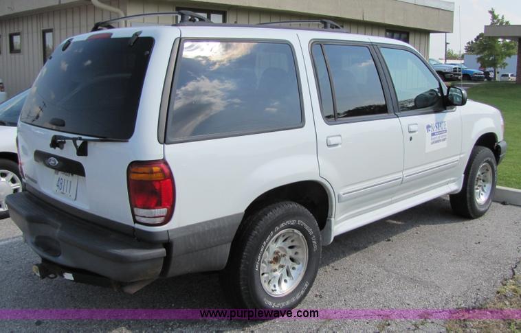 image for item 4653 1999 Ford Explorer