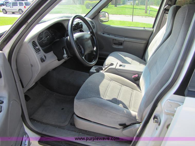 image for item 4653 1999 Ford Explorer