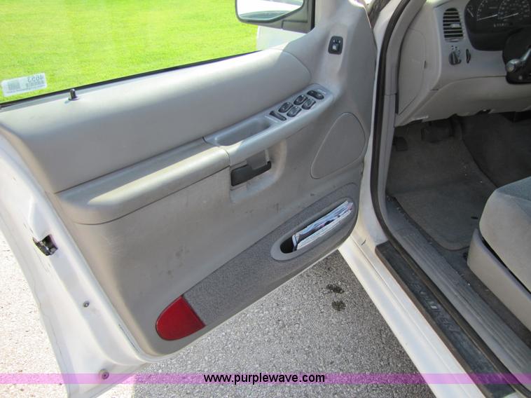 image for item 4653 1999 Ford Explorer