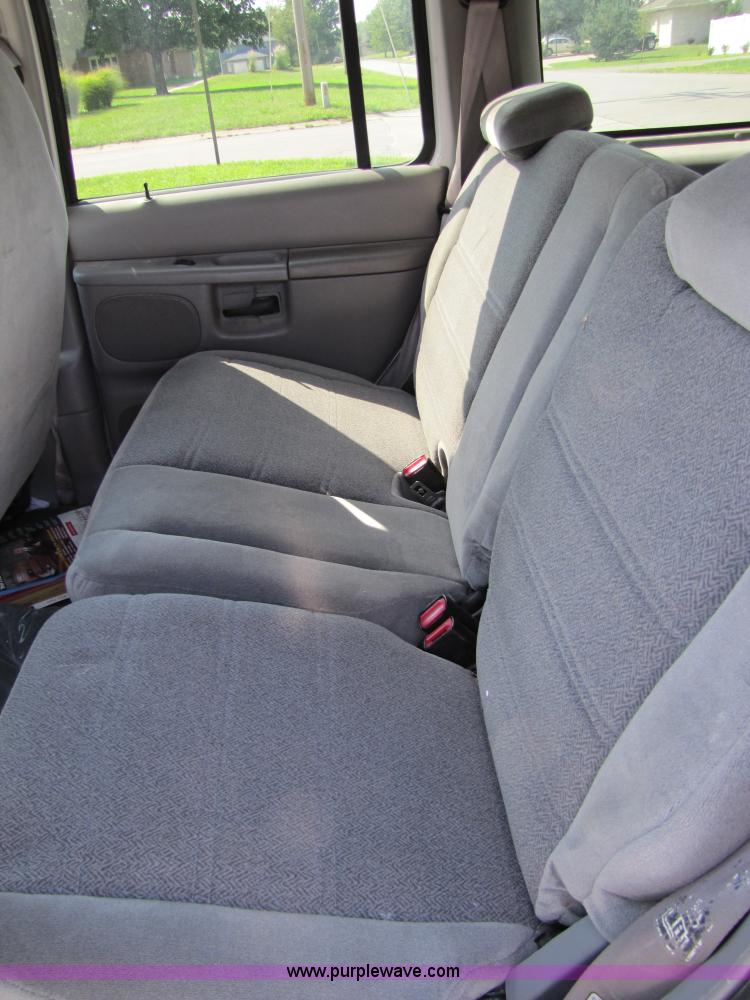 image for item 4653 1999 Ford Explorer
