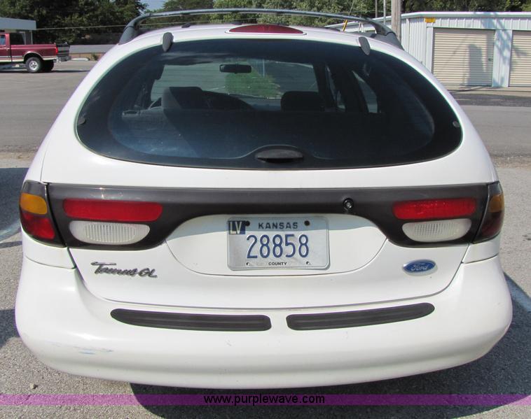 image for item 4654 1996 Ford Taurus GL station wagon