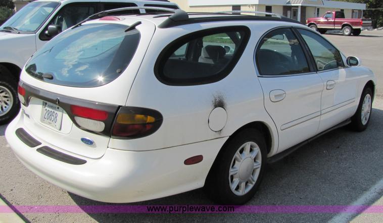image for item 4654 1996 Ford Taurus GL station wagon