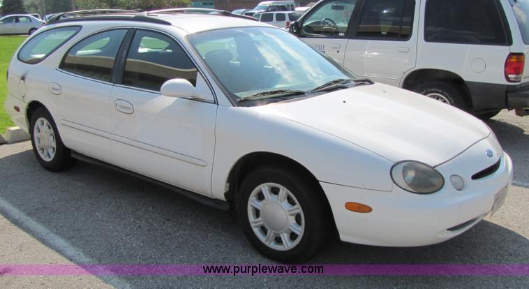 image for item 4654 1996 Ford Taurus GL station wagon