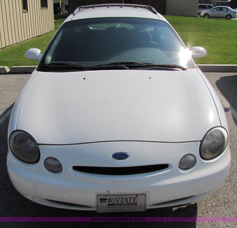 image for item 4654 1996 Ford Taurus GL station wagon