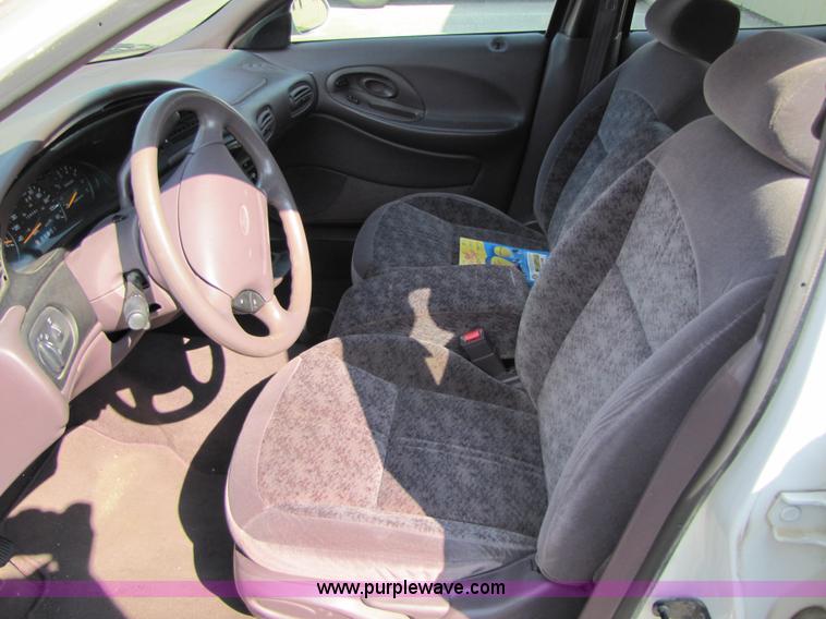 image for item 4654 1996 Ford Taurus GL station wagon