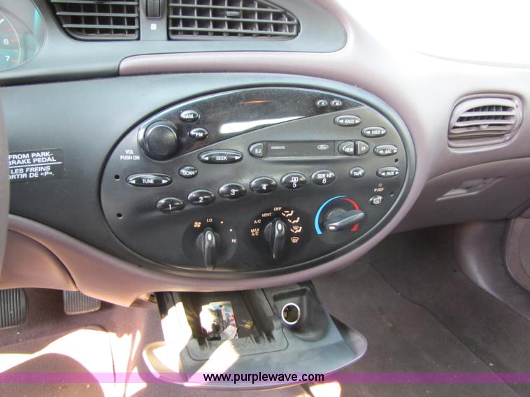 image for item 4654 1996 Ford Taurus GL station wagon