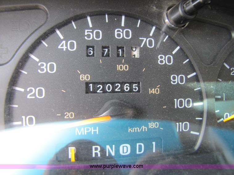 image for item 4654 1996 Ford Taurus GL station wagon