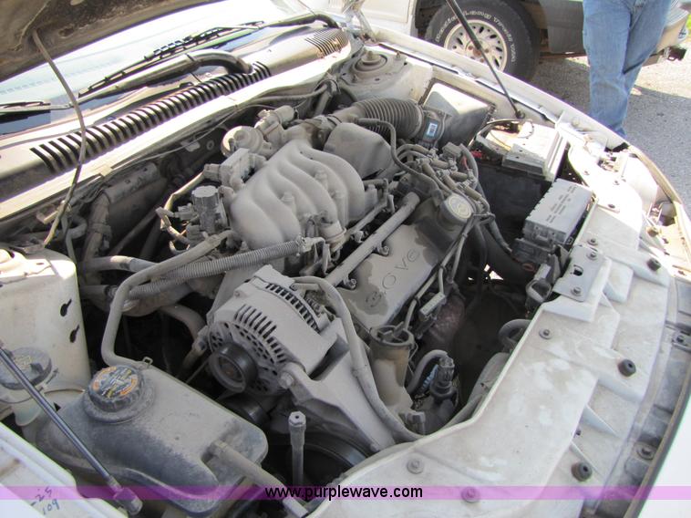 image for item 4654 1996 Ford Taurus GL station wagon