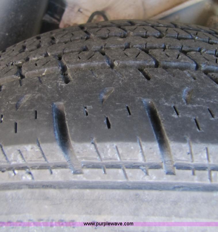 image for item 4654 1996 Ford Taurus GL station wagon