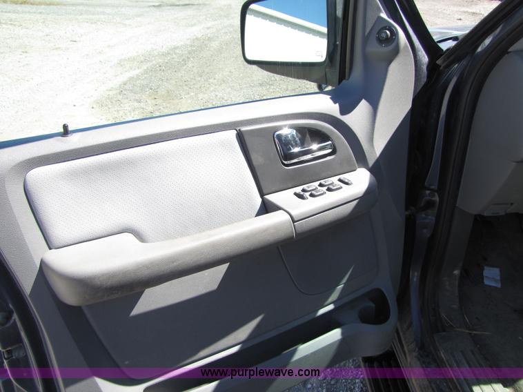 image for item 4655 2005 Ford Expedition XLT