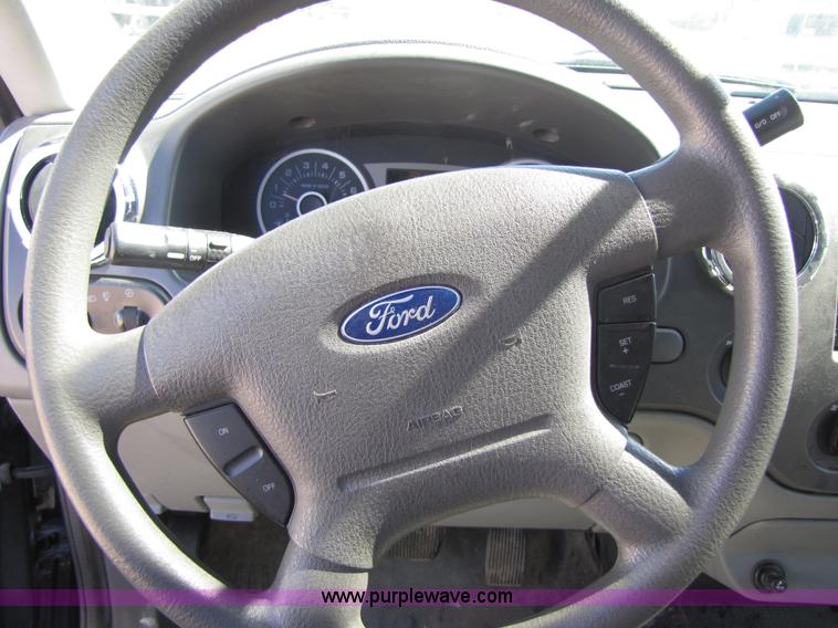 image for item 4655 2005 Ford Expedition XLT