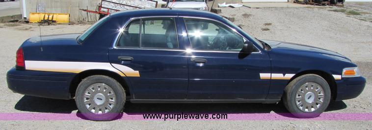 image for item 4656 2005 Ford Crown Victoria Police Interceptor