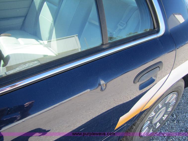 image for item 4656 2005 Ford Crown Victoria Police Interceptor