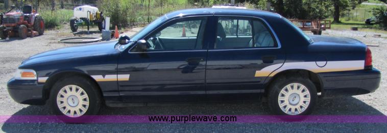image for item 4657 2005 Ford Crown Victoria Police Interceptor