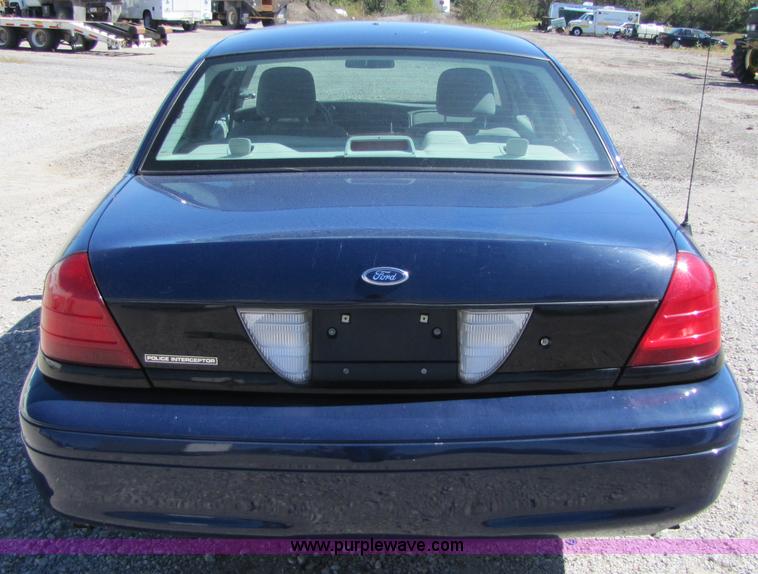 image for item 4657 2005 Ford Crown Victoria Police Interceptor