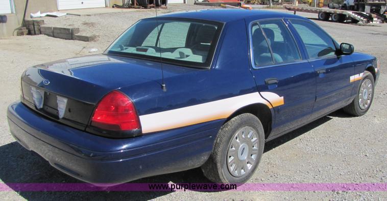 image for item 4657 2005 Ford Crown Victoria Police Interceptor
